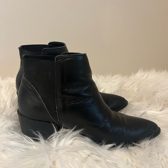 Chinese Laundry ankle boots - Picture 2 of 3